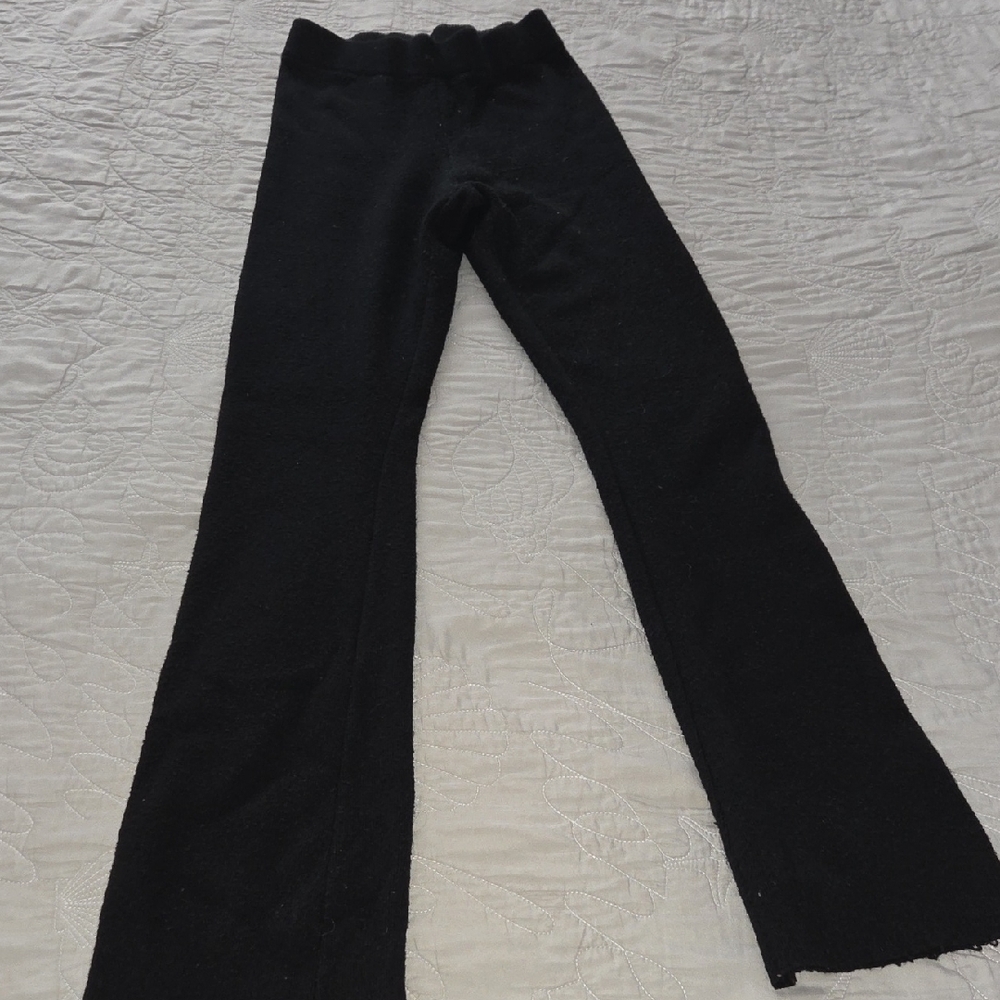 Le Lis Classic Black Sweater